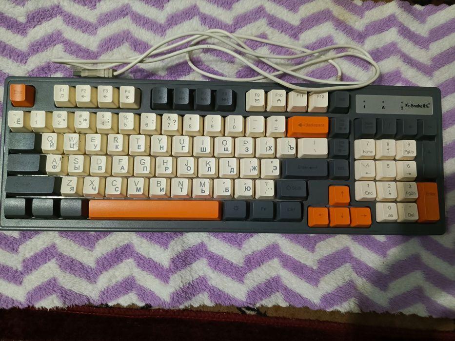 Klavyatura rgb padsvetka