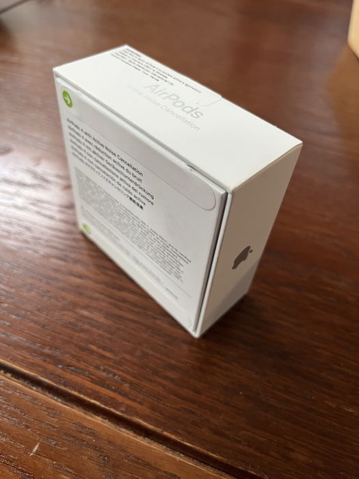 AirPods 4 - active noise cancellation