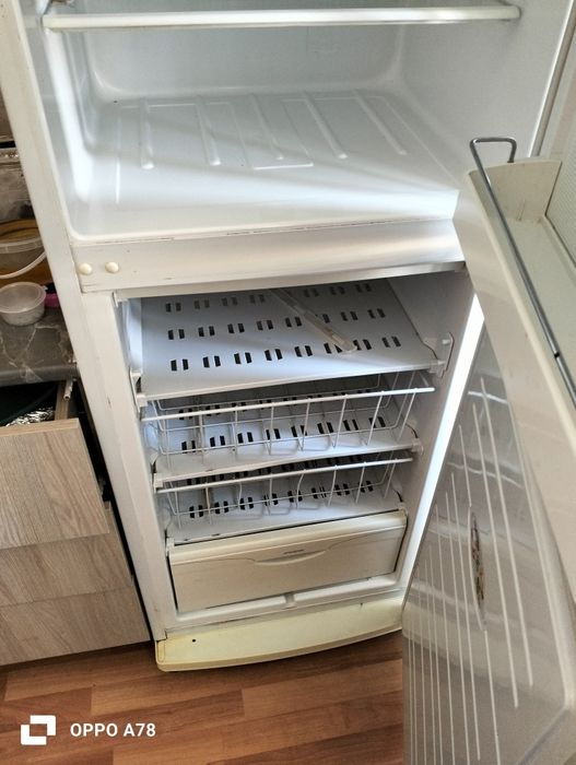 Продам холодильник на запчасти