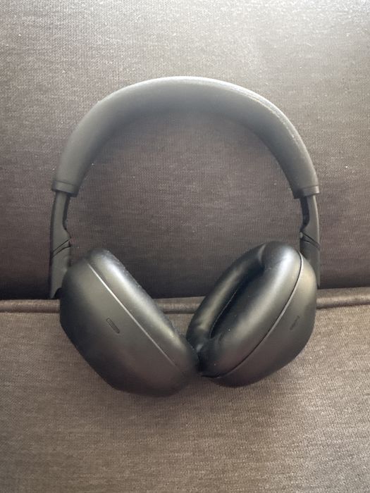 Sony WH‑1000XM5.