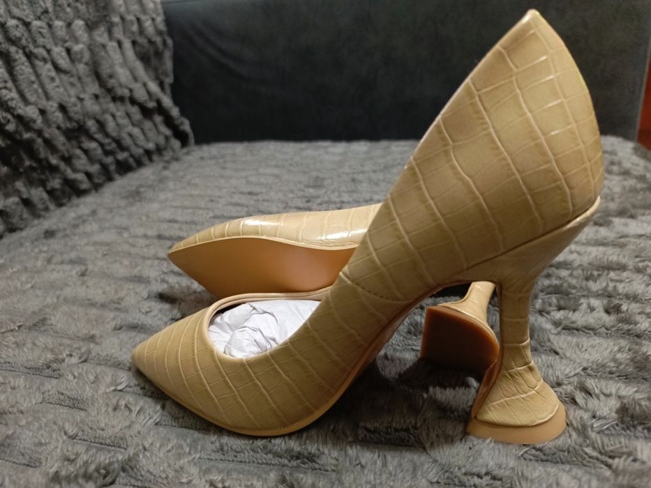 Продаю туфельки новые