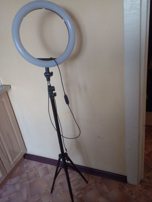 Кольцевая лампа.