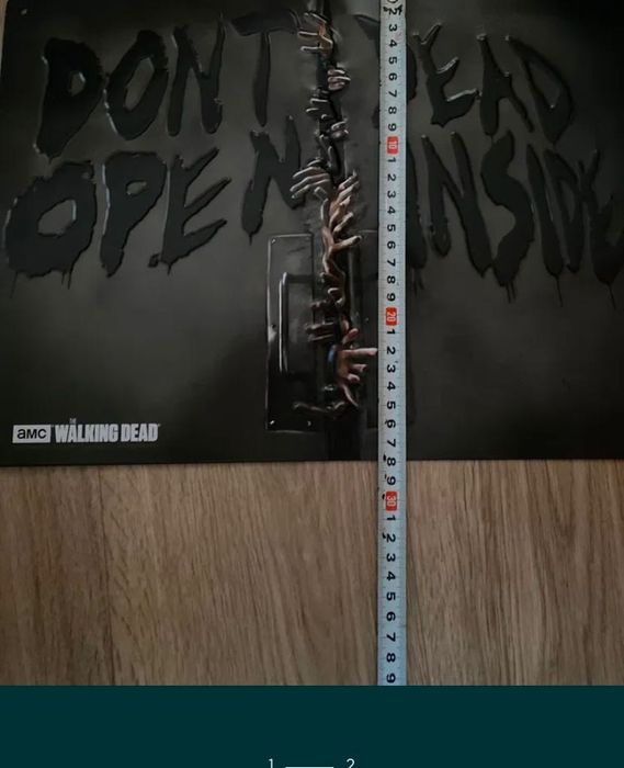 Продавам метален постер за стена или за врата