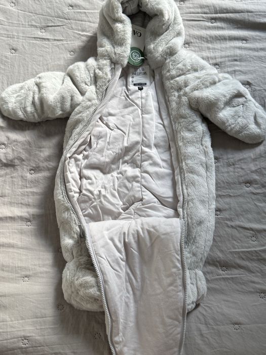 Costum pufos pentru bebelusi