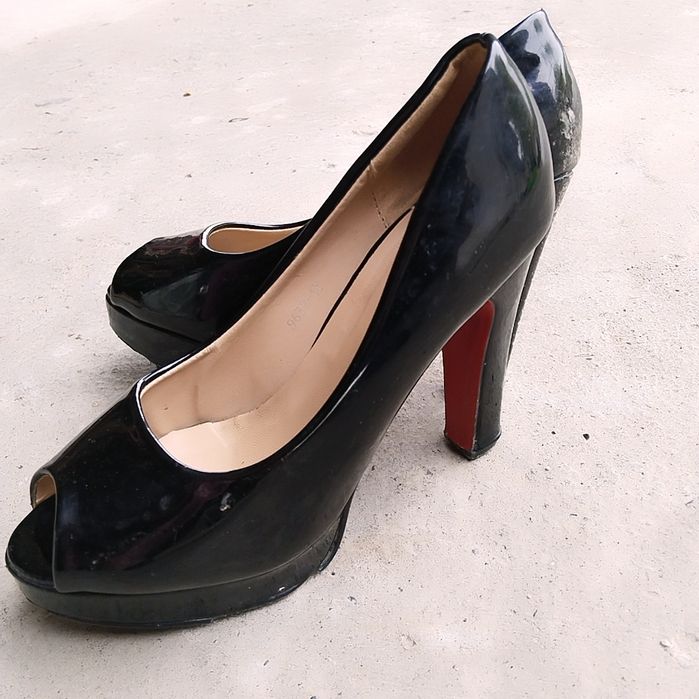 Qora rangda tufli razmeri 38