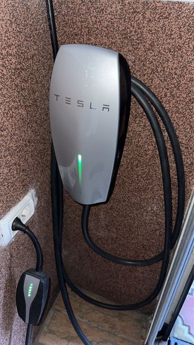 Tesla Wall Connector