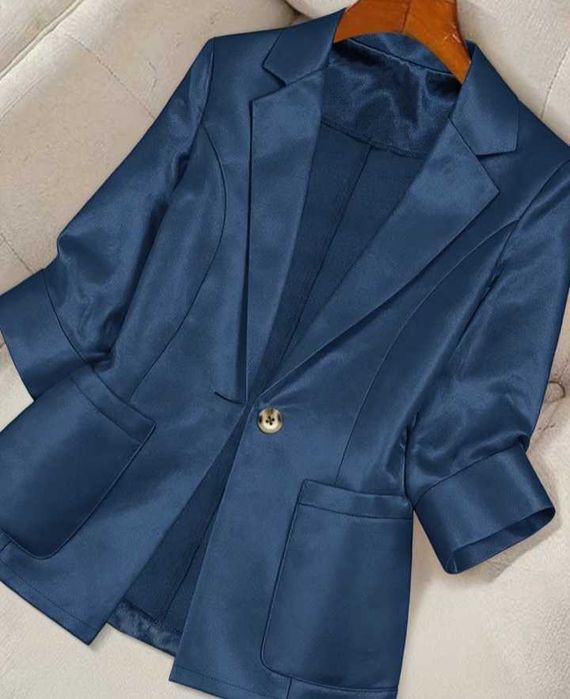 Елегантен сатенен костюм