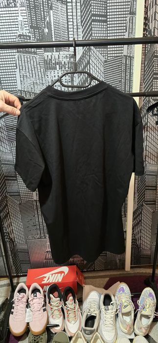 Vând tricouri noi mai multe modele.