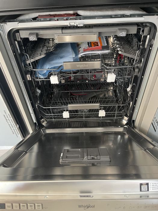 Vand mobila de bucatarie din mdf mat cu electrocasnice