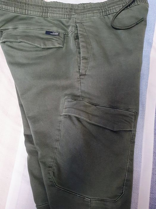 Pantaloni Pull&Bear, slim fit marimea M