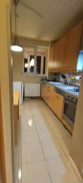 Apartament (3 camere)  decomandat de închiriat
