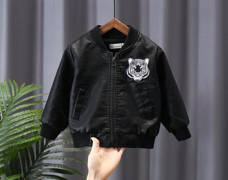 Продам детскую кожаную куртку