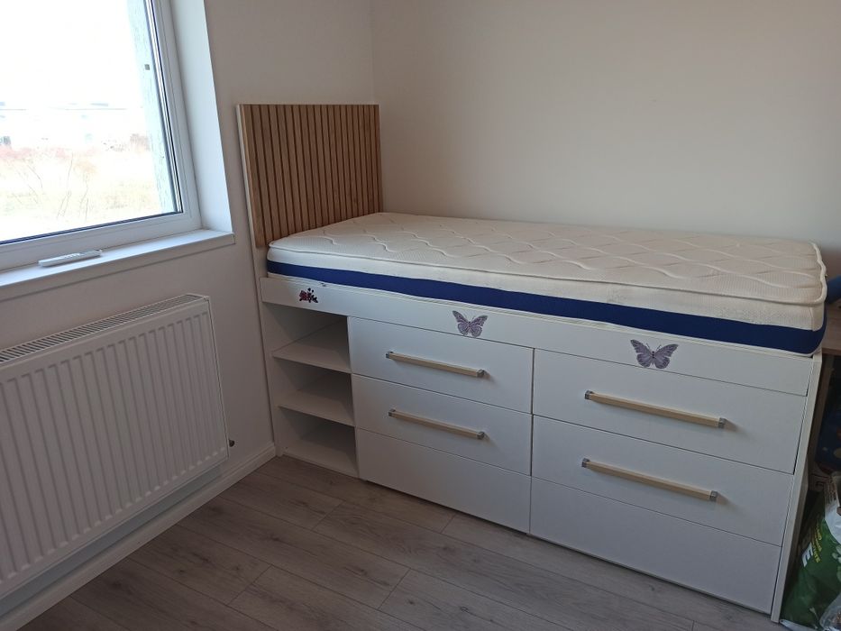 Vând pat adolescenti