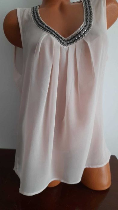 BLUZE / TOPURI  - Stil romantic, materiale vaporoase și broderii