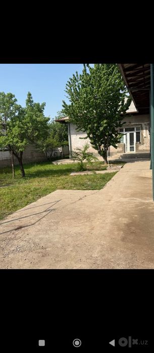 Букани марказида.эски техникум ёнида. Уй сотилади жудая шинам