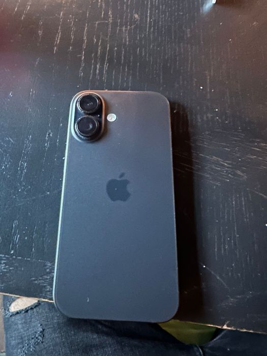 Vand iphone 16 128gb 99viata la baterie teleofnul e in garanatie