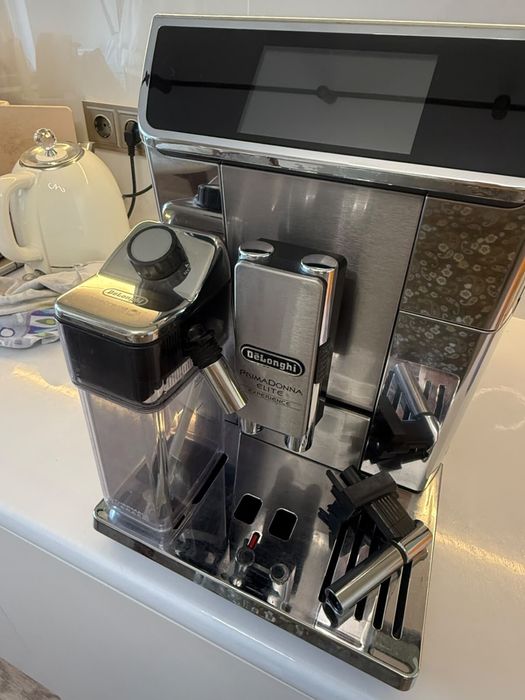 DeLonghi PrimaDonna Elite Experience ECAM 650.85.MS