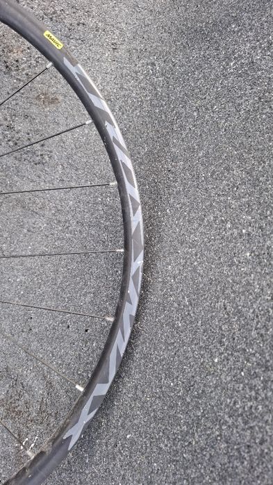 Roată spate CROSSMAX 29" MTB – Butuc Mavic (SE VINDE PENTRU BUTUC / piese). Inelul(Janta) are fisură!