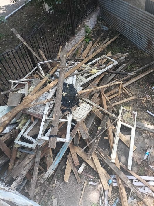 Дрова. Отдам доски на дрова
