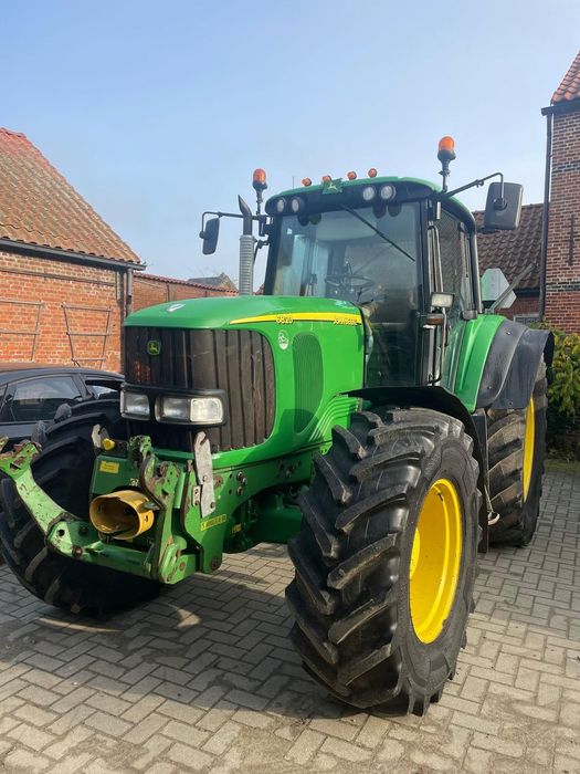 John Deere 6820