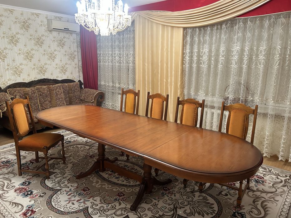 Стол со стульями