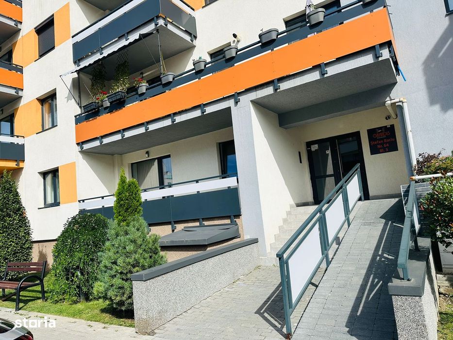 Garsonieră cu balcon și bucătărie separată, Tractorul