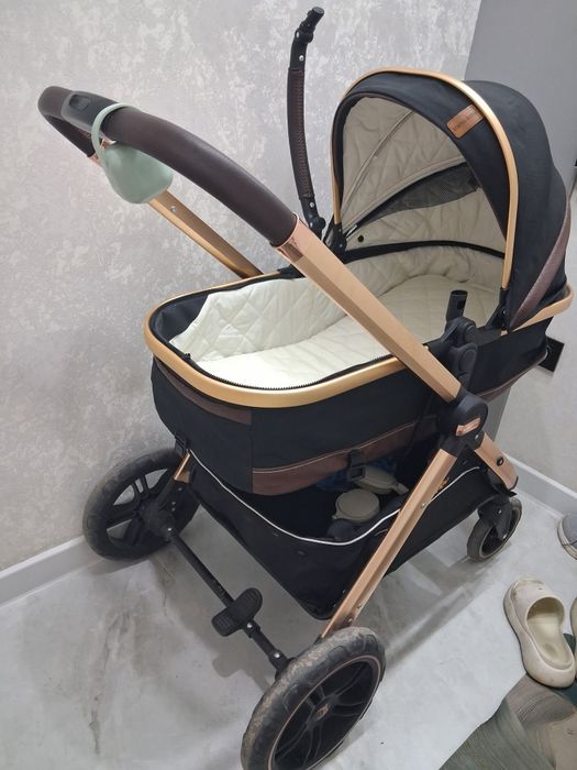 Коляска продам..