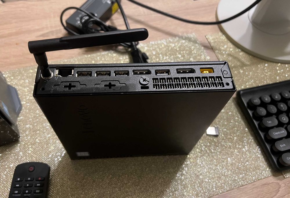 Sistem Lenovo mic I3 7300T, 16Gb 256 SSD Wi Fi
