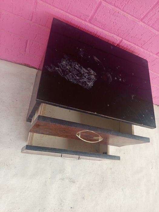 На продажу . Тумбочка .