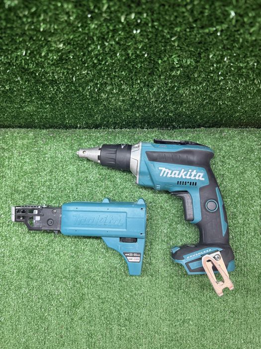 Безчетков винтоверт за гипсокартон с магазин Makita DFS452