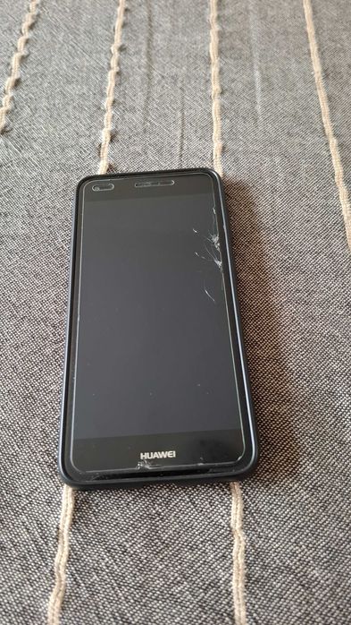 Продавам два смартфона HUAWEI - android