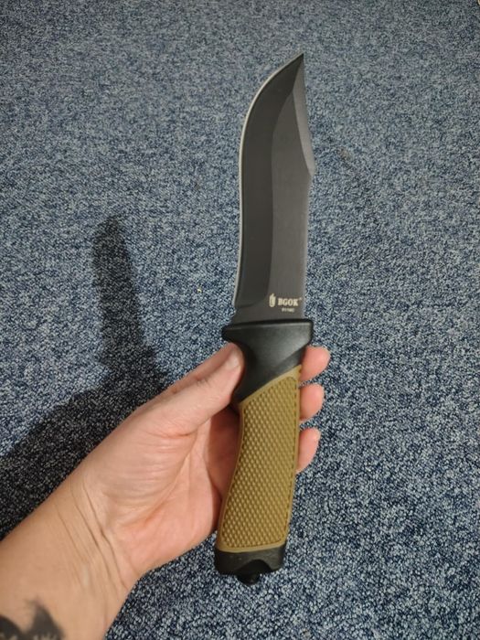 Cutit de vânătoare cu teaca