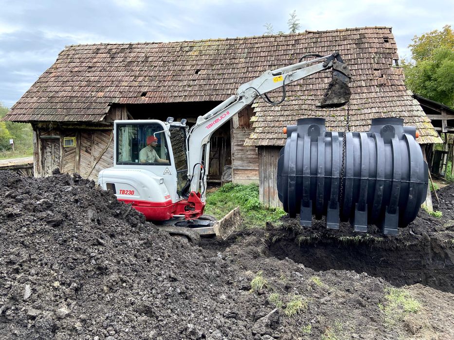 Închiriez mini excavator
