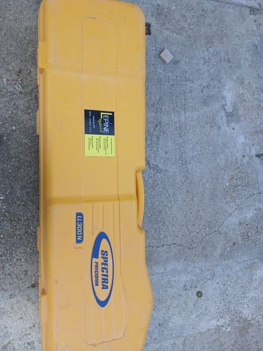Vînd nivelment laser rotativ (nivelă laser) Spectra Precision LL300N.