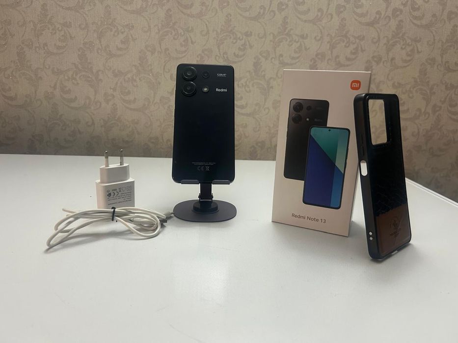 Телефон Xiaomi Redmi Note 13
