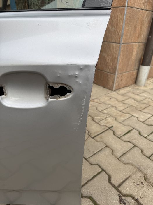 Продавам 2 бр врати за  BMW X3 E83 - предна лява и задна лява