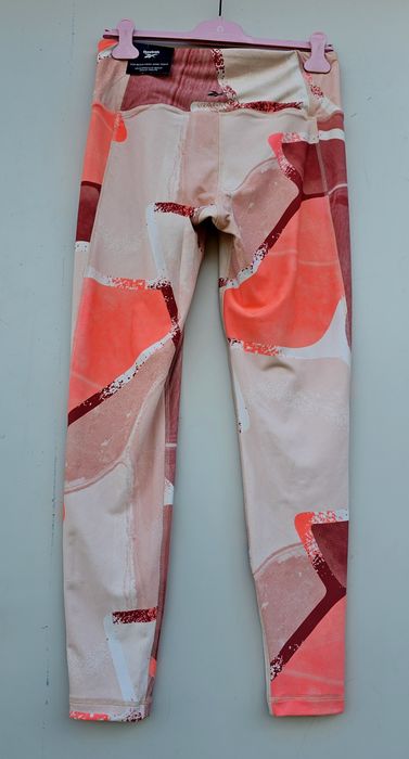 Reebok оригинален дамски клин нов  Л размер