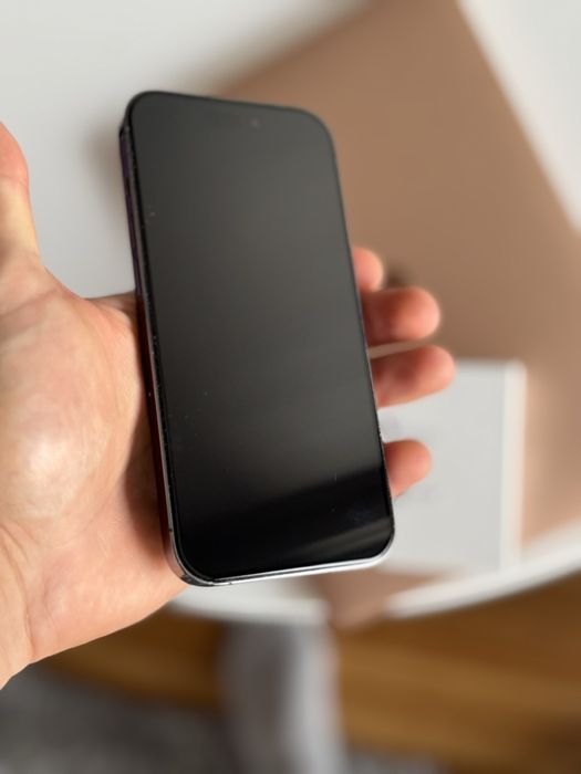 Iphone 14 pro 100 % живот на батерията. Подарък слушалки