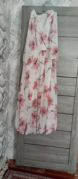 Продается платье. Размер 52