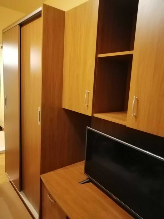 Гардероб със секция и ракла