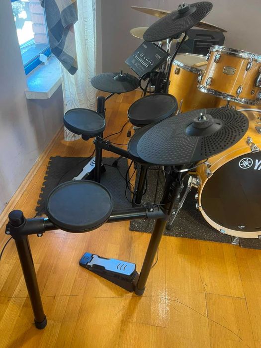 Electronic Drum Set Yamaha DTX402K