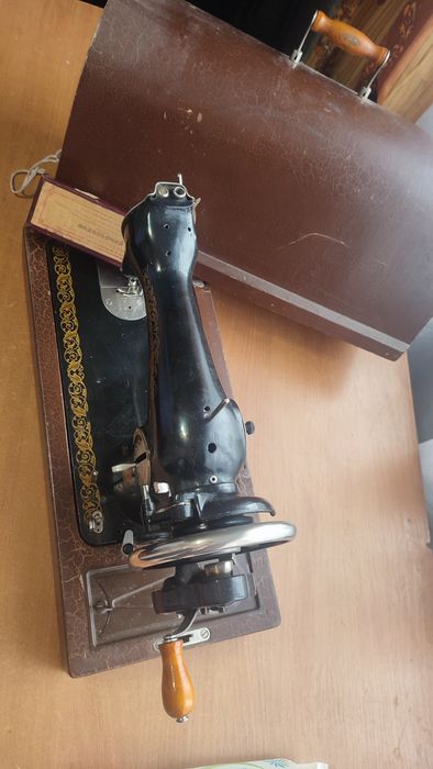 Швейная машина 15000
