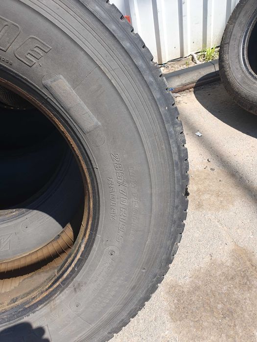 Anvelope Bridgestone 285 70 19,5. 285/70 R19,5, tractiune