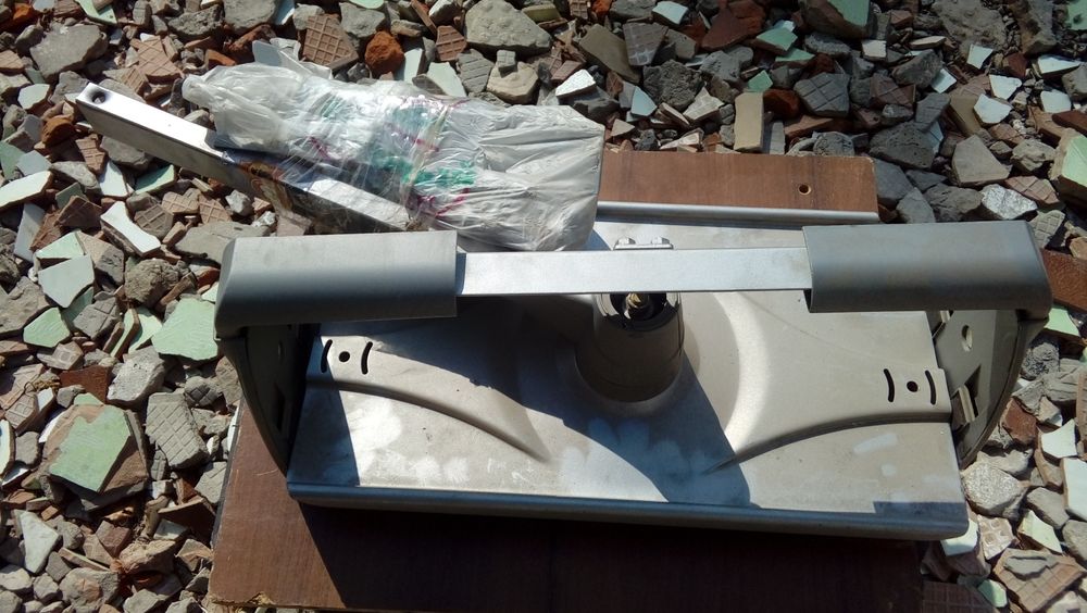 Полка по телевизор металлическая