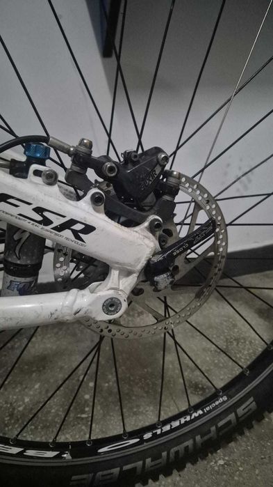 Se vinde bicicleta cross-country