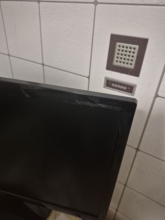 Монитор Samsung SyncMaster 2303