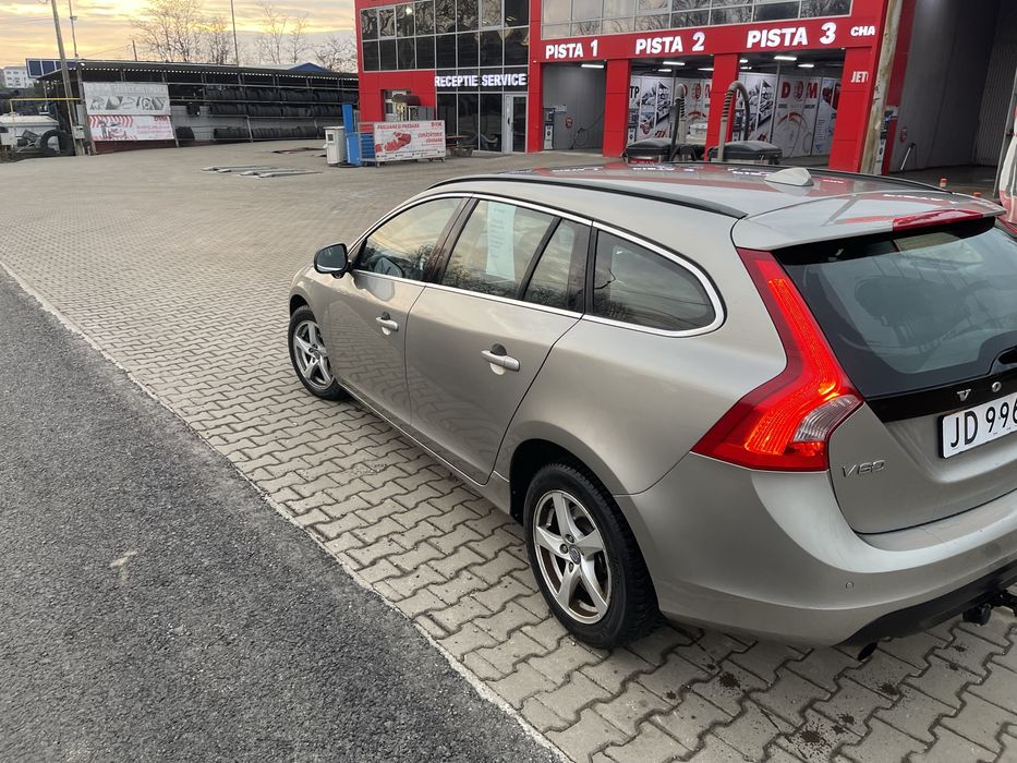 Volvo v60 1.6 diesel distronic/ bliss
