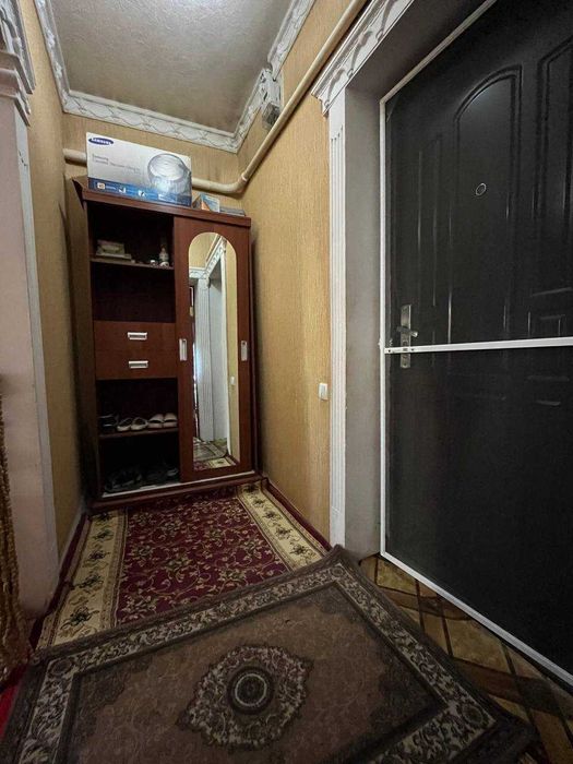 3 хонали квартира барча жихозлари билан сотилади.