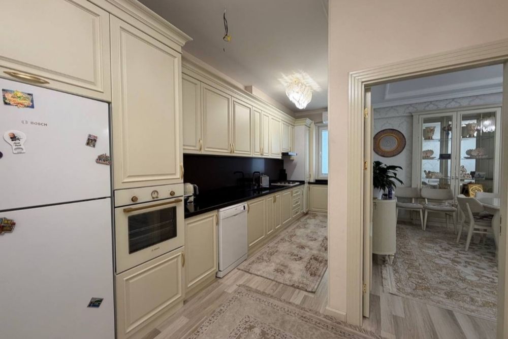 Продажа  квартиры  3/7/14 Якасарайский  район   ЖК Zarafshon sity