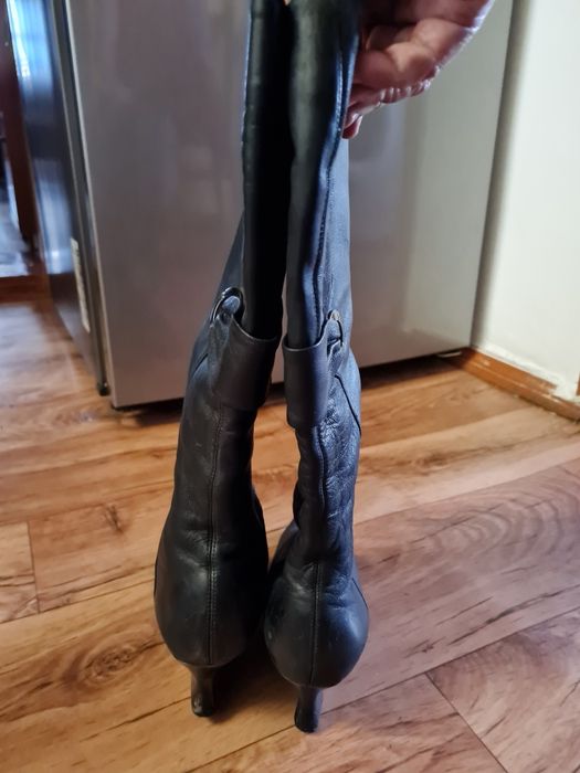 Продаются весенние сапоги